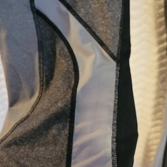 Avia Athletic Ladies Capris Black & Grey Size Large - Picture 3 of 4